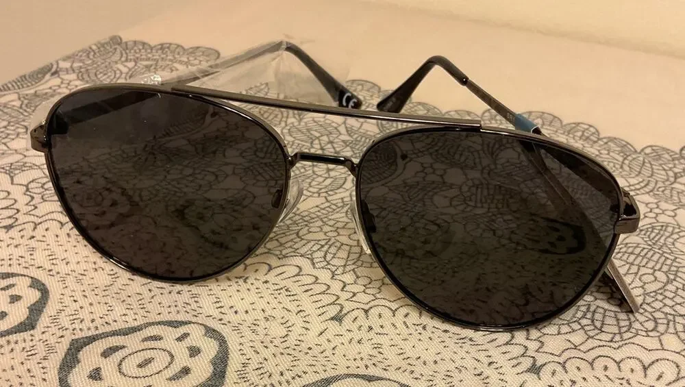 NWT Foster Grant Polarized Maxblock Sunglasses Dark Gray Aviator